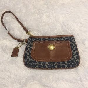Coach Wristlet w Front Pocket & Embossed Hang tag